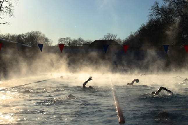 combattere il freddo in piscina