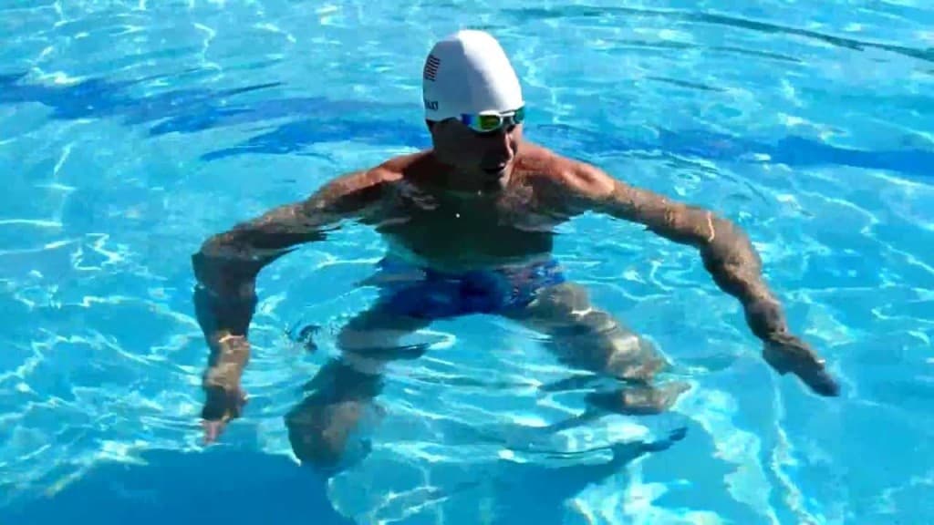 Remate da fermi in verticale allenamento nuoto swimmershop