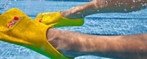 Come scegliere le pinne da allenamento per il nuoto