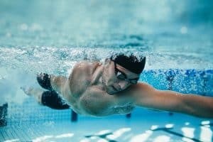 Allenarsi per acque libere in piscina