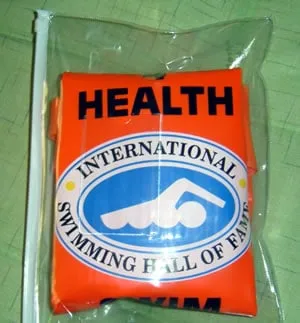 la confezione dello Swim Safety Device la confezione dello Swim Safety Device
