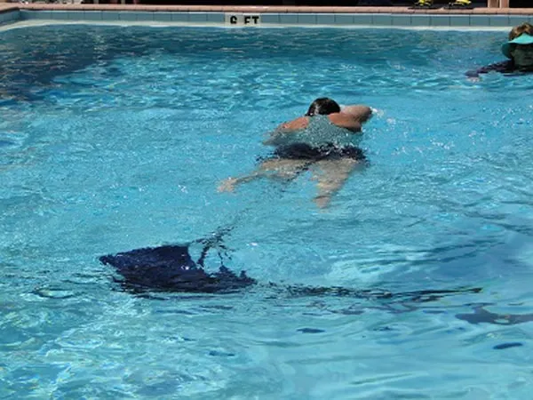 paracadute per nuoto frenato