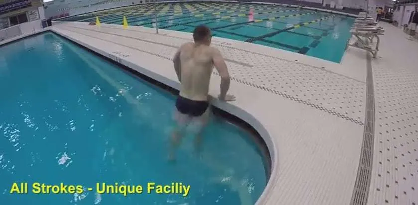 Allenamento nuoto piscina specifica