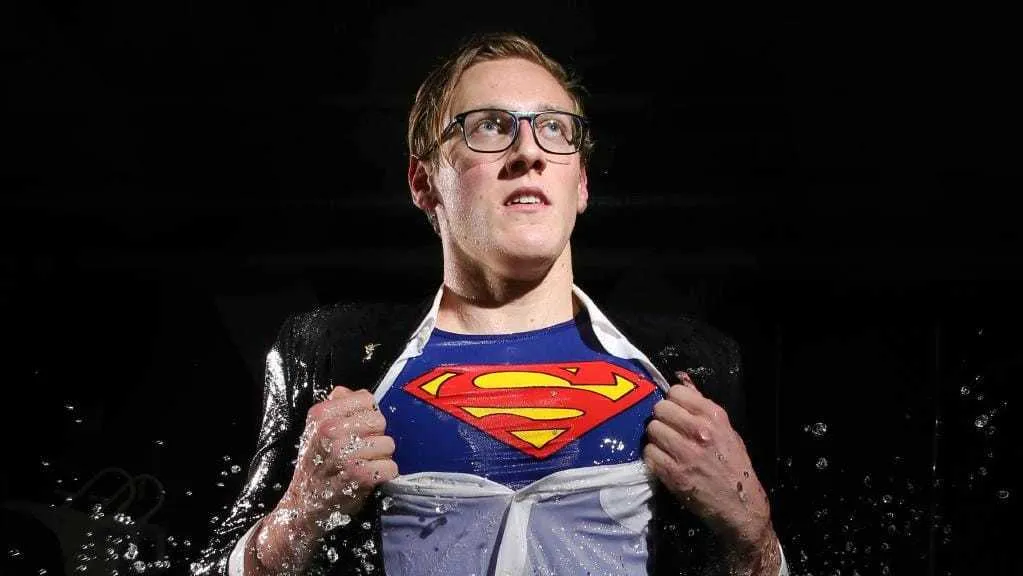 super nuotatore mack horton